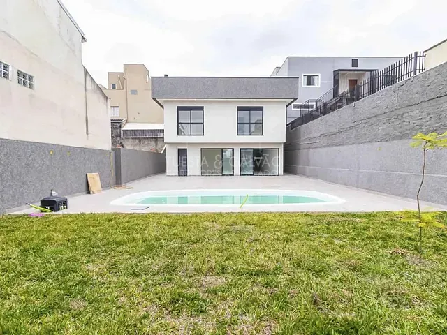 Casa 3 quartos e 5 banheiros, à venda, no bairro Boqueirão em Curitiba