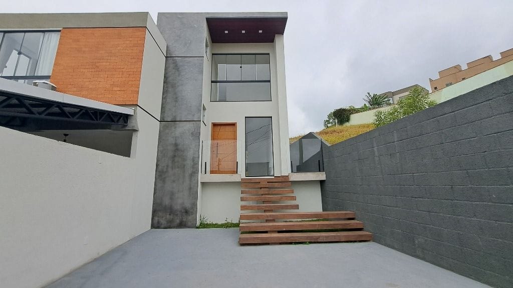 Casa à Venda em Cerâmica