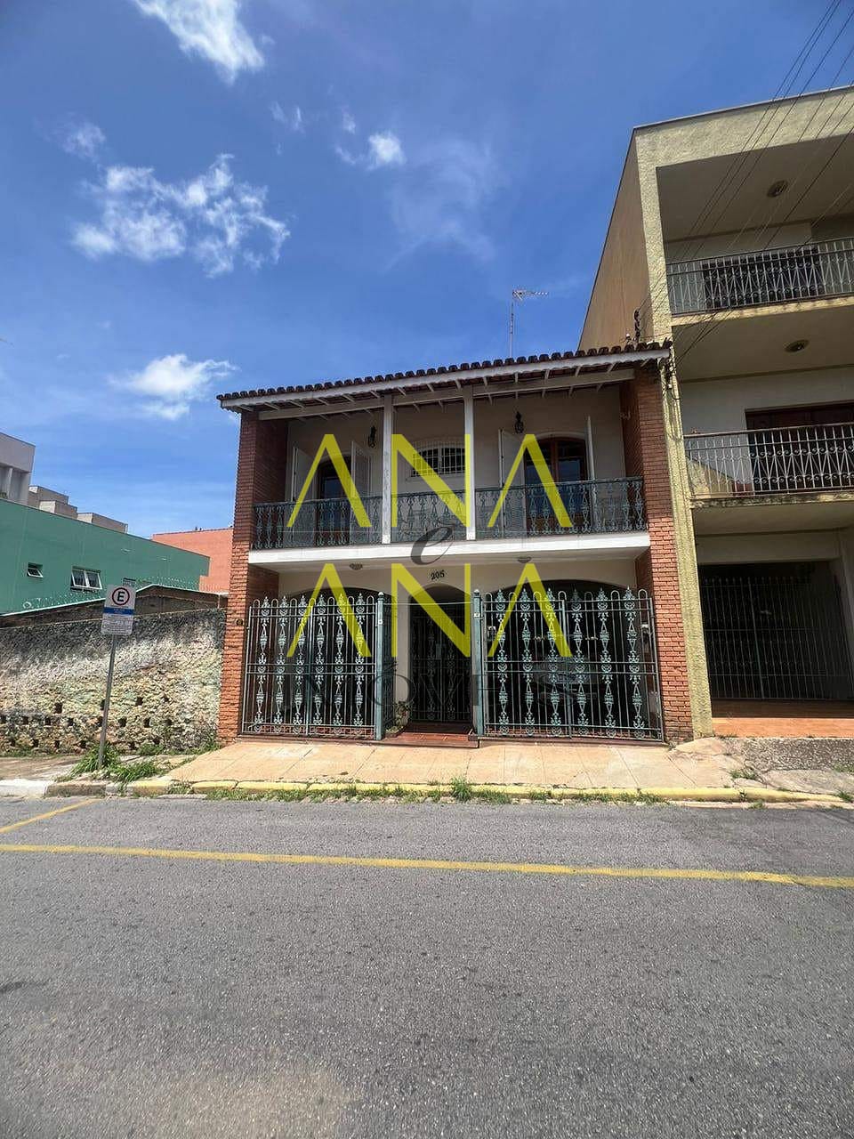 Casa, 3 quartos, 270 m² - Foto 1