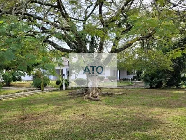 Casa com 1600m² 5 quartos e 4 banheiros, à venda, no bairro Centro em Tijucas