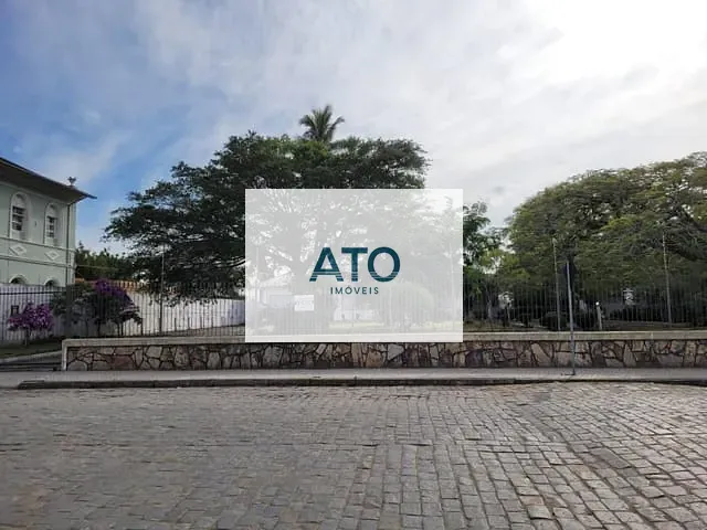 Casa com 1600m² 5 quartos e 4 banheiros, à venda, no bairro Centro em Tijucas