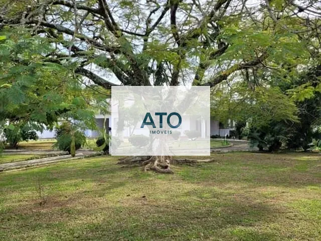 Casa com 1600m² 5 quartos e 4 banheiros, à venda, no bairro Centro em Tijucas
