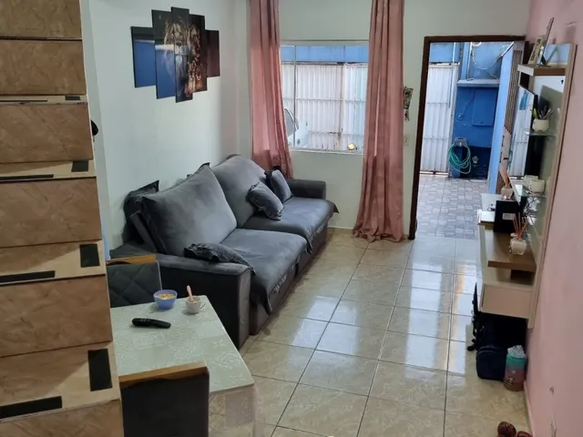 Casa 2 quartos e 2 banheiros, para alugar, no bairro Parque Gerassi em Santo André