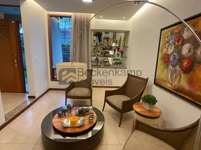 Casa com 330m² 3 quartos e 3 banheiros, à venda, no bairro Vila Mury em Volta Redonda