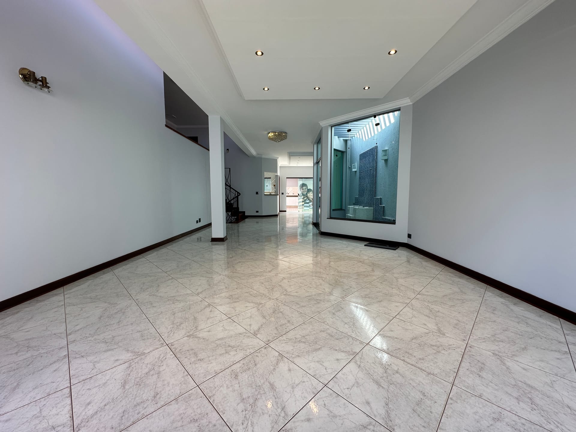 Casa para alugar com 4 quartos, 296m² - Foto 4