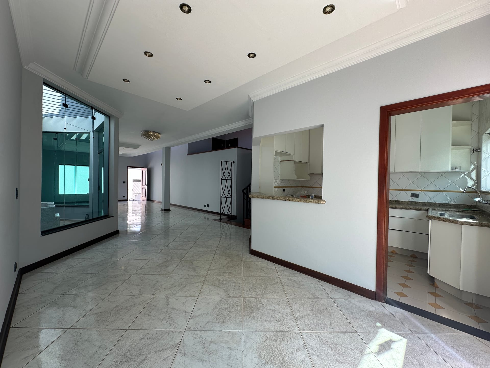 Casa para alugar com 4 quartos, 296m² - Foto 7