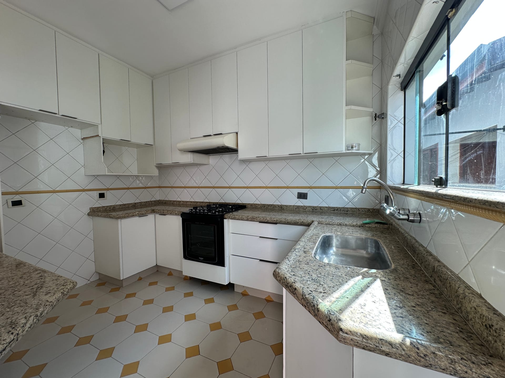 Casa para alugar com 4 quartos, 296m² - Foto 8