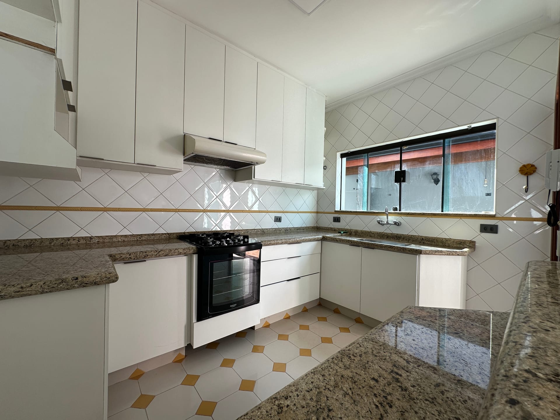 Casa para alugar com 4 quartos, 296m² - Foto 9