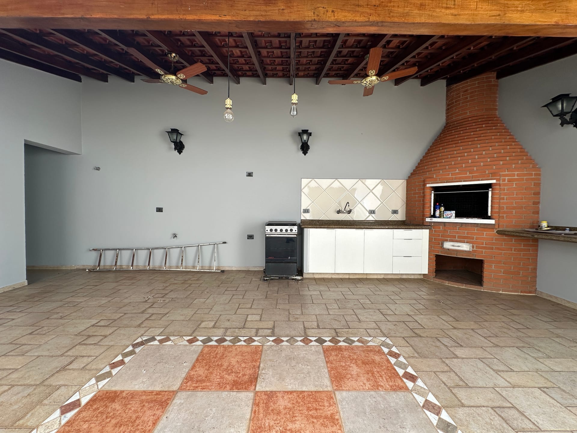 Casa para alugar com 4 quartos, 296m² - Foto 11