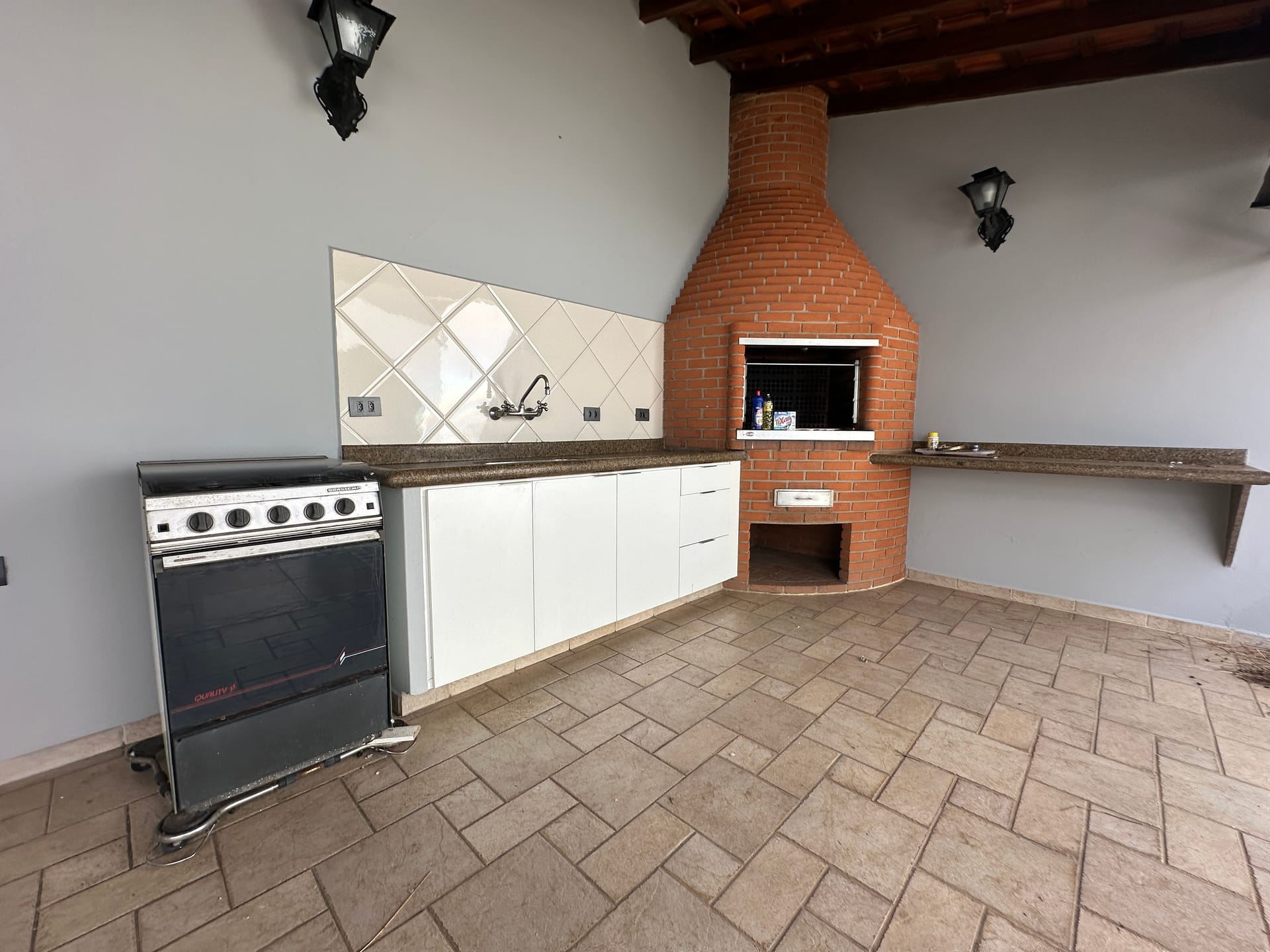 Casa para alugar com 4 quartos, 296m² - Foto 12