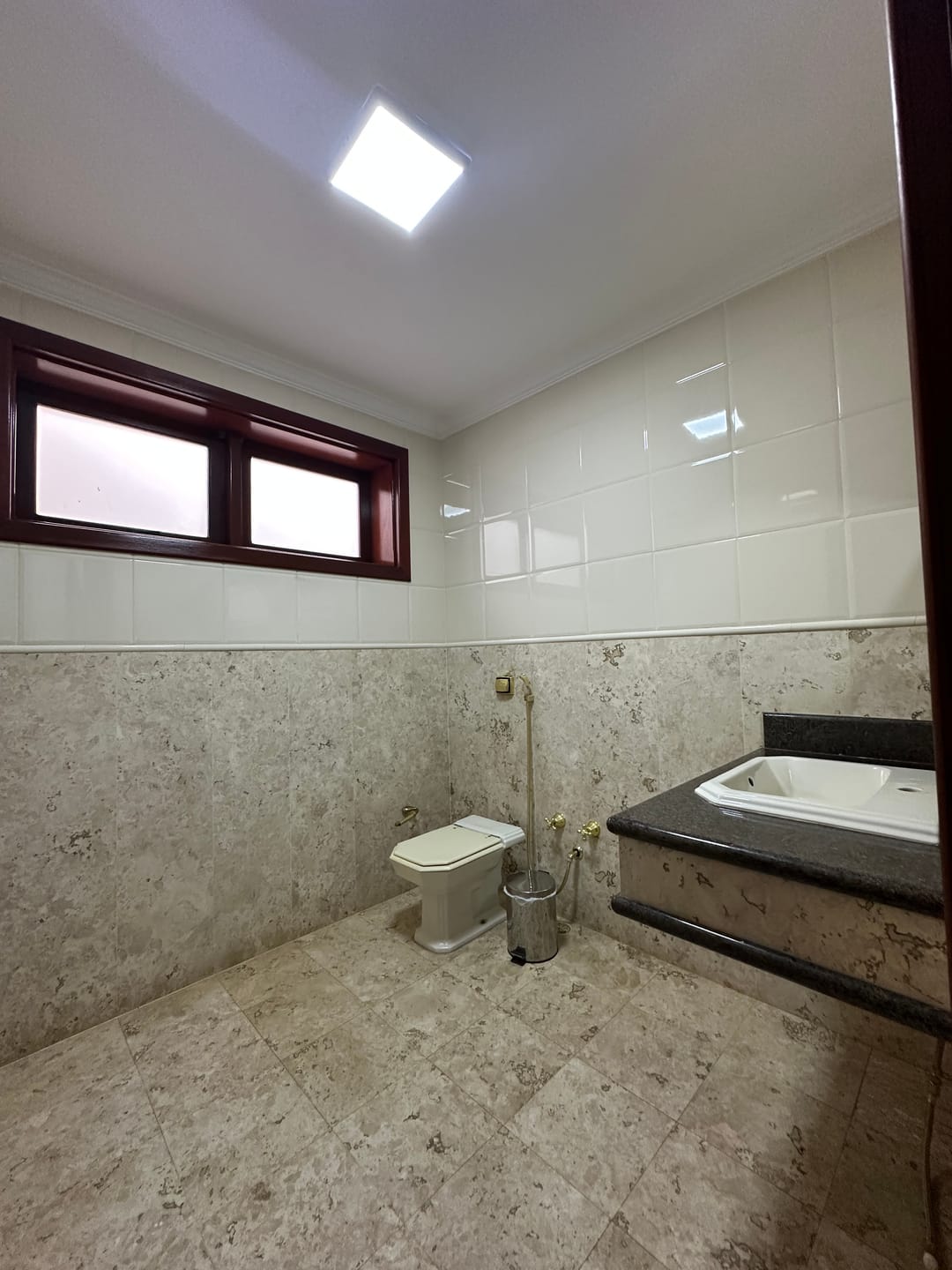 Casa para alugar com 4 quartos, 296m² - Foto 24