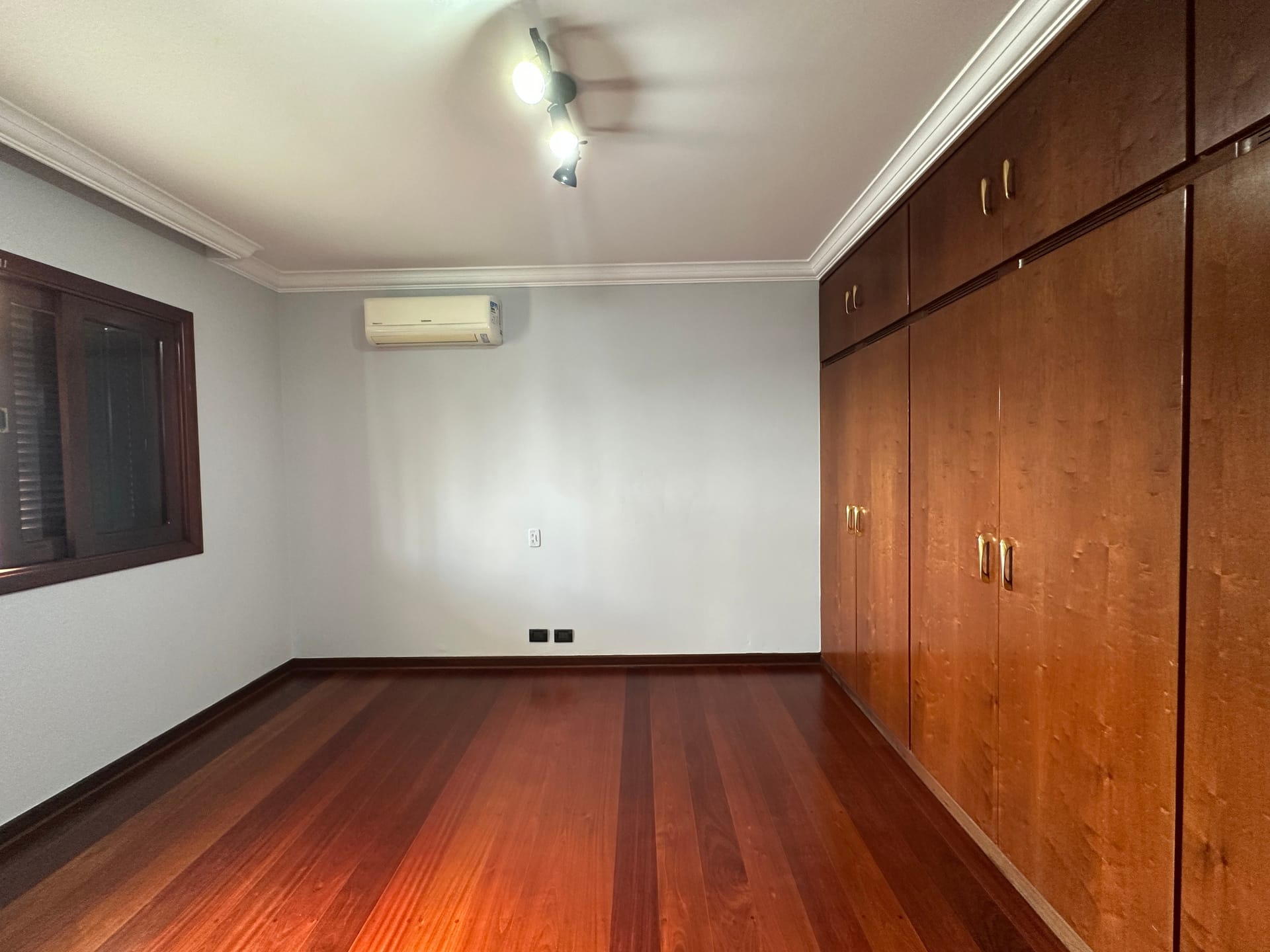 Casa para alugar com 4 quartos, 296m² - Foto 26