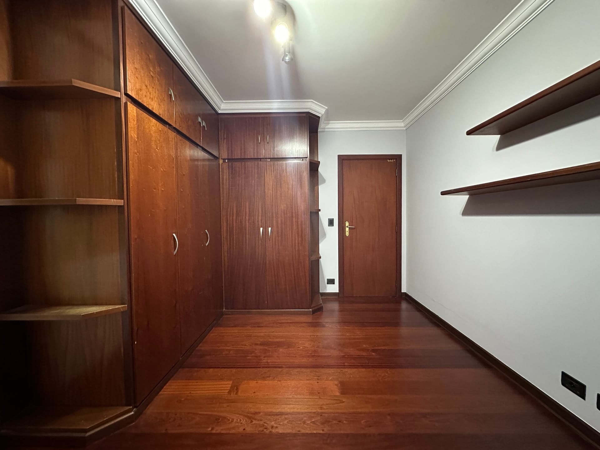 Casa para alugar com 4 quartos, 296m² - Foto 31