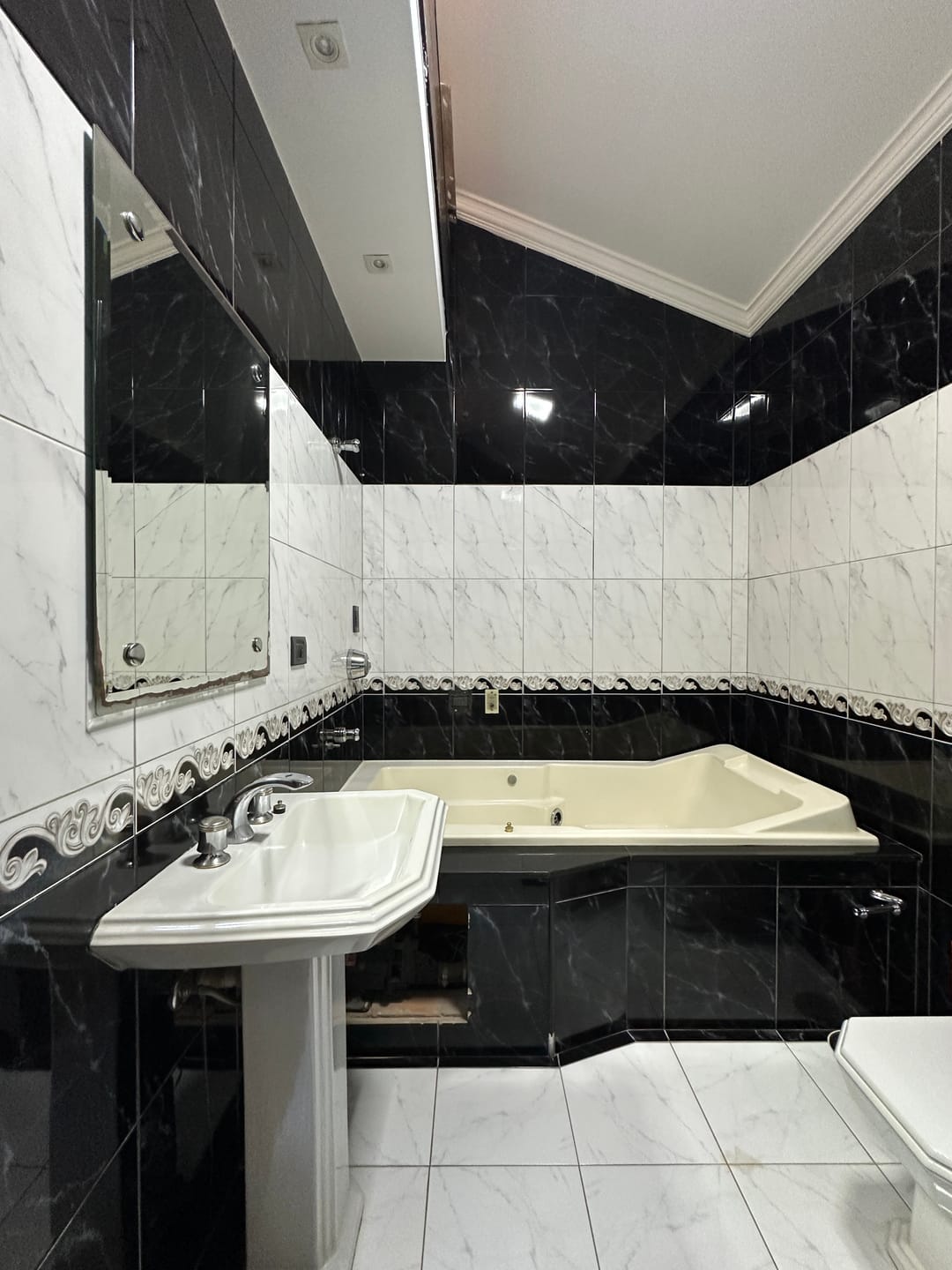 Casa para alugar com 4 quartos, 296m² - Foto 35