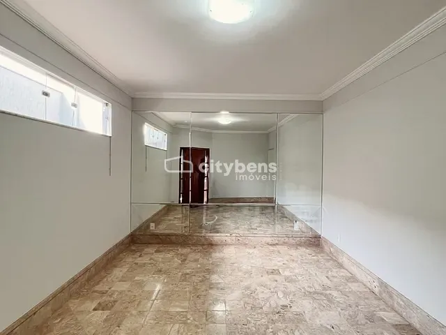 Casa 3 quartos e 4 banheiros, à venda ou para alugar, no bairro Parque Baguaçu em Araçatuba