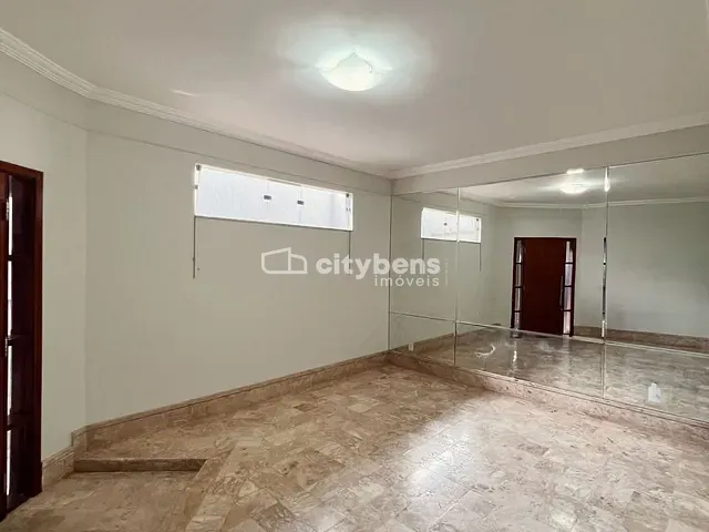 Casa 3 quartos e 4 banheiros, à venda ou para alugar, no bairro Parque Baguaçu em Araçatuba