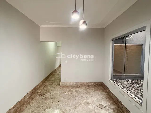 Casa 3 quartos e 4 banheiros, à venda ou para alugar, no bairro Parque Baguaçu em Araçatuba