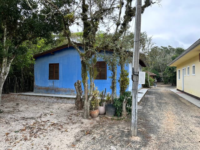 Foto do Casa - ALUGUEL - Casa Simples mas aconhegante a 80m da Praia, local familiar e seguro - Tranquilidade em Florianópolis 🌅🏡 | Costão Sul Imóveis