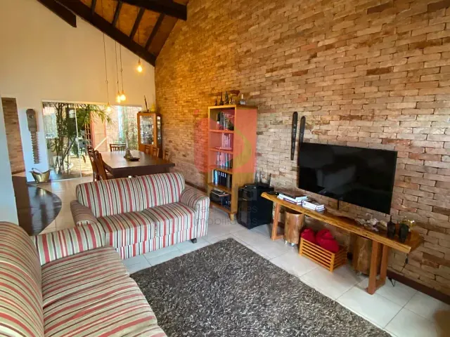 Casa 3 quartos e 4 banheiros, à venda, no bairro Cidade Jardim em Pirassununga
