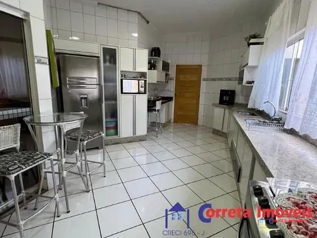 Casa 4 quartos e 2 banheiros, à venda, no bairro Jardim Novo Aeroporto em Três Lagoas