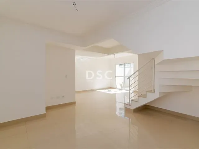 Casa 3 quartos e 1 banheiro, à venda, no bairro Santa Cândida em Curitiba