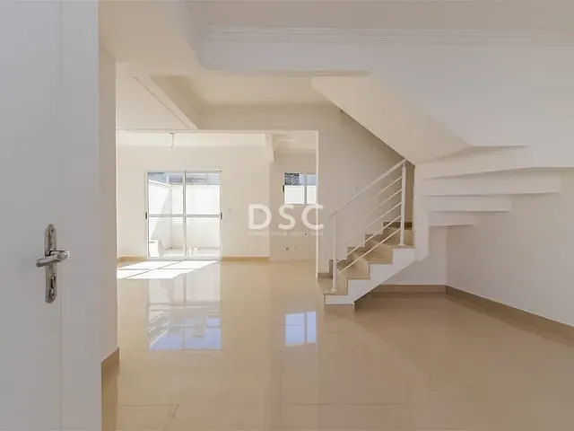 Casa 3 quartos e 1 banheiro, à venda, no bairro Santa Cândida em Curitiba