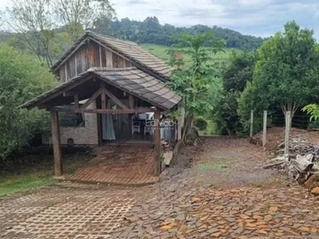 Casa 2 quartos e 1 banheiro, à venda, no bairro Area Rural em Três Barras do Paraná