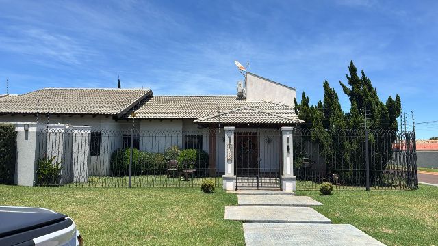 Casa com 562m² 3 quartos e 4 banheiros, à venda, no bairro Jardim América em Dourados