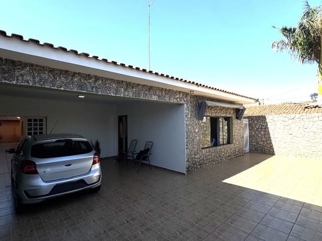Casa com 336m² 3 quartos e 2 banheiros, à venda, no bairro Nova Tatuí em Tatuí