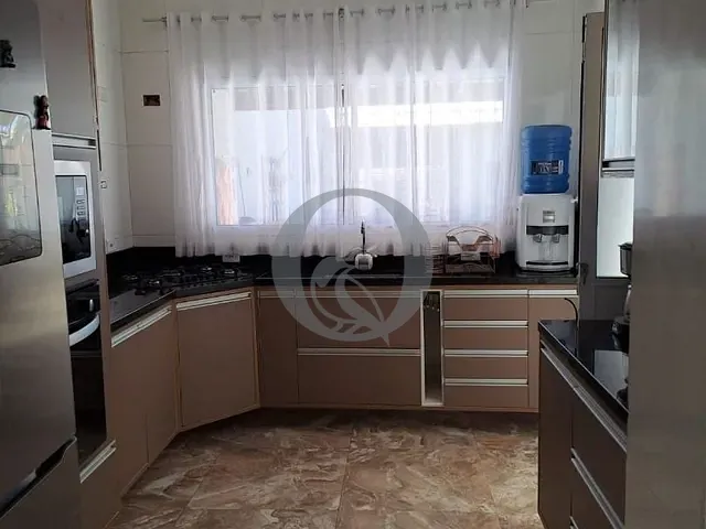 Casa com 300m² 3 quartos e 3 banheiros, à venda, no bairro Jardim Maracanã em Atibaia