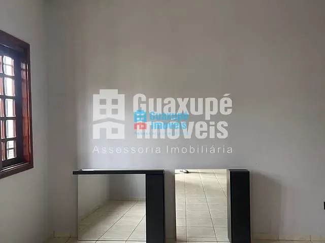 Casa com 210m² 4 quartos e 3 banheiros, à venda, no bairro Jardim Nova Guaxupé em Guaxupé