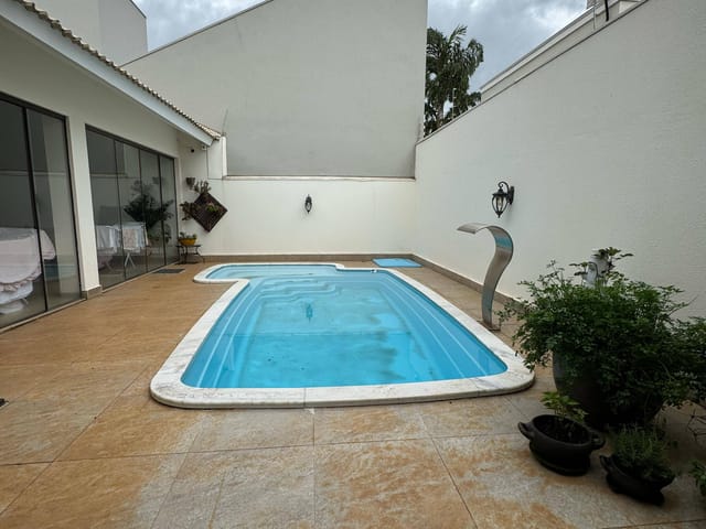 Casa com 375m² 3 quartos e 4 banheiros, à venda, no bairro FLAMBOYANTS em Nova Mutum