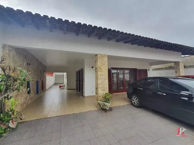 Casa 3 quartos e 2 banheiros, à venda, no bairro Tupy em Itanhaém