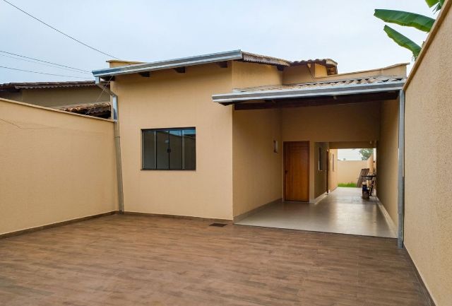 Casa 3 quartos e 2 banheiros, à venda, no bairro Parque Trindade em Aparecida de Goiânia
