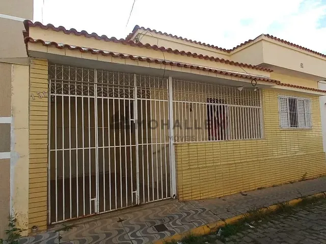 Casa com 200m² 6 quartos e 2 banheiros, à venda, no bairro Centro em Itajubá