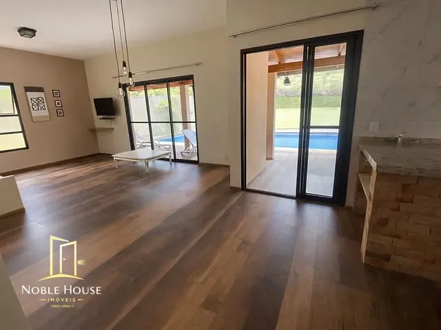 Casa 3 quartos e 4 banheiros, à venda, no bairro Vila Omízollo em Louveira