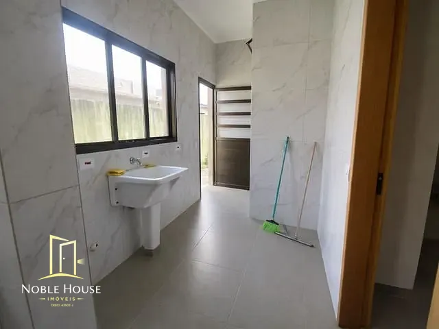 Casa 3 quartos e 4 banheiros, à venda, no bairro Vila Omízollo em Louveira