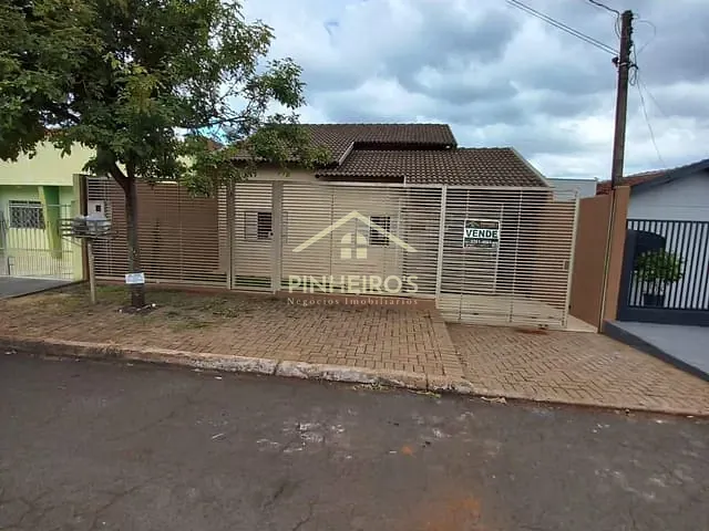 Casa com 250m² 3 quartos e 1 banheiro, à venda, no bairro Parque Residencial Cambé em Cambé