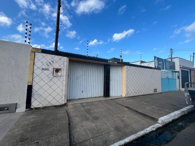 Casa com 272m² 3 quartos e 2 banheiros, para alugar, no bairro Brasília em Arapiraca