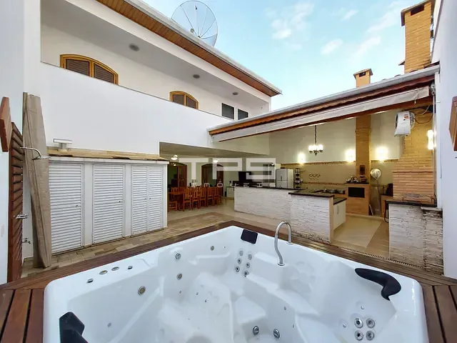 Casa 4 quartos e 3 banheiros, à venda, no bairro Portal das Colinas em Guaratinguetá
