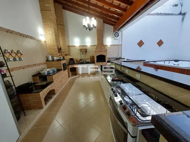 Casa 4 quartos e 3 banheiros, à venda, no bairro Portal das Colinas em Guaratinguetá