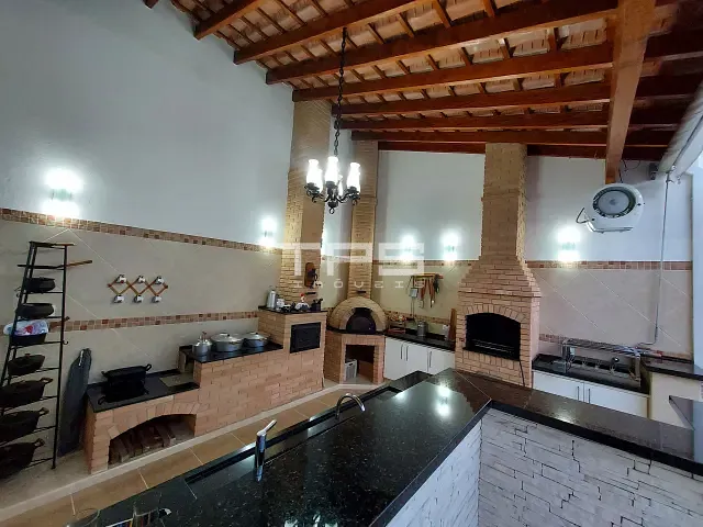 Casa 4 quartos e 3 banheiros, à venda, no bairro Portal das Colinas em Guaratinguetá