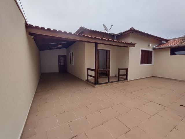 Casa com 300m² 2 quartos e 3 banheiros, para alugar, no bairro Pousada do Sol em São João da Boa Vista