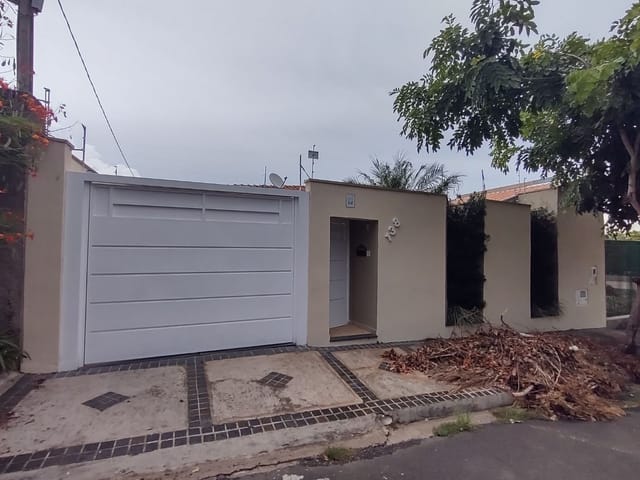 Casa com 300m² 2 quartos e 3 banheiros, para alugar, no bairro Pousada do Sol em São João da Boa Vista