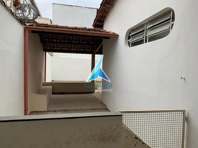Casa com 360m² 3 quartos e 2 banheiros, à venda, no bairro Universitário em Governador Valadares