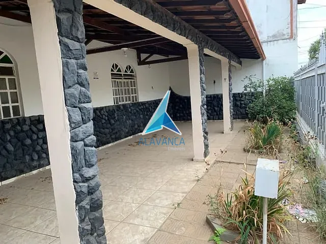 Casa com 360m² 3 quartos e 2 banheiros, à venda, no bairro Universitário em Governador Valadares
