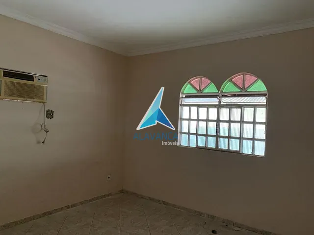 Casa com 360m² 3 quartos e 2 banheiros, à venda, no bairro Universitário em Governador Valadares