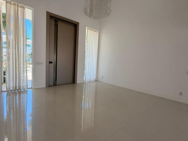 Casa com 600m² 4 quartos e 5 banheiros, à venda, no bairro Parque Rodoviário em Campos dos Goytacazes