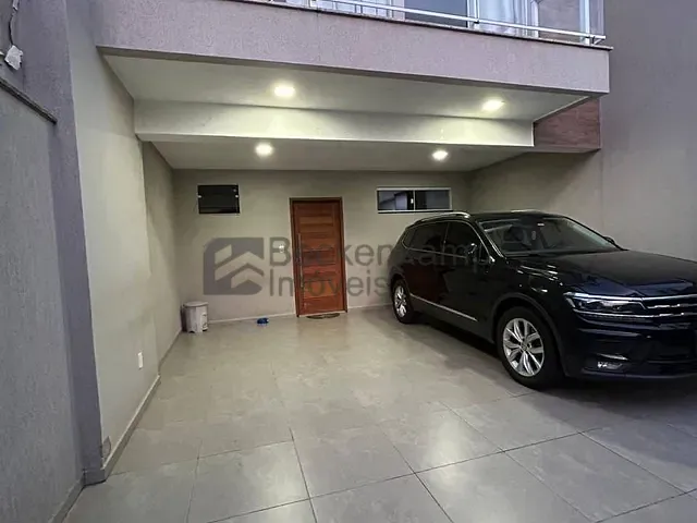 Casa com 360m² 4 quartos e 2 banheiros, à venda, no bairro Vivendas do Lago em Volta Redonda