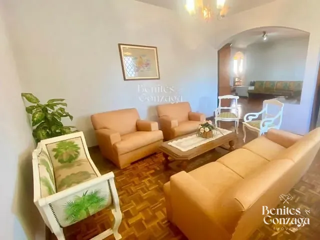 Casa com 333m² 5 quartos e 5 banheiros, à venda, no bairro Zona 05 em Maringá